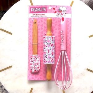 🎉Host Pick!🎉Peanuts Valentine’s 3-piece baking set